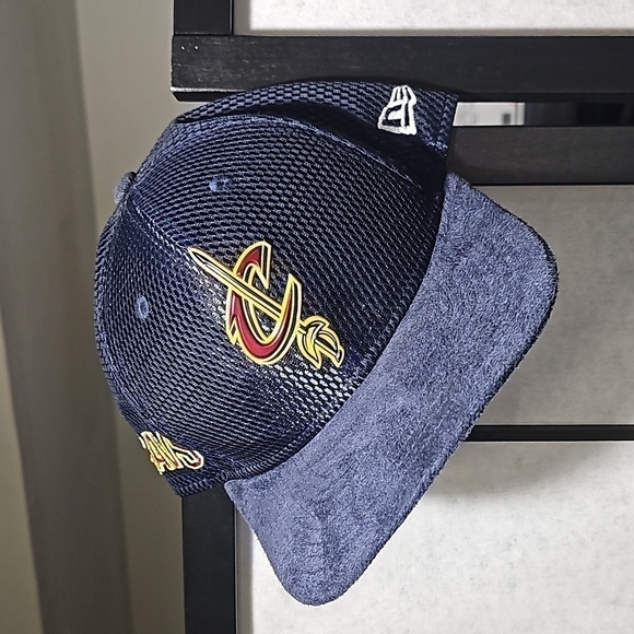 Cleveland Cavaliers Suede Brim Snapback Hat - Picture 1 of 8